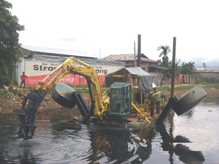 Indigenous Amphibian Cutter Suction Dredger Image